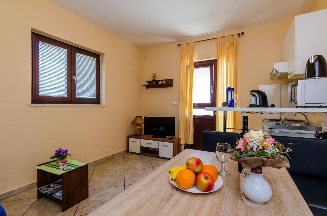 Apartments Kanjuo By The Sea Mlini Bagian luar foto